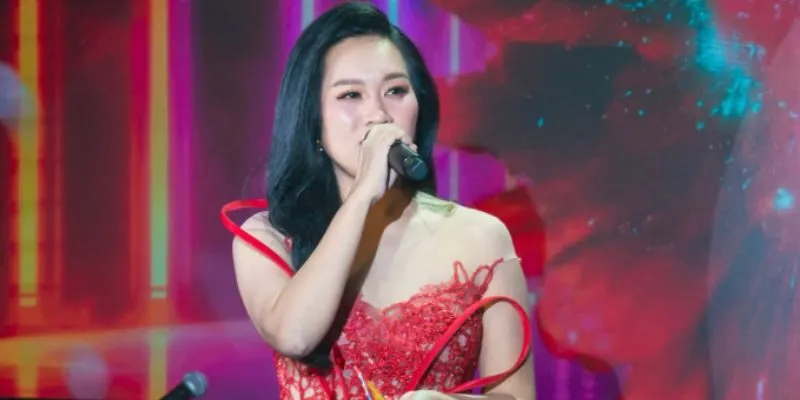 Tiểu sử ca sĩ Hồng Phượng