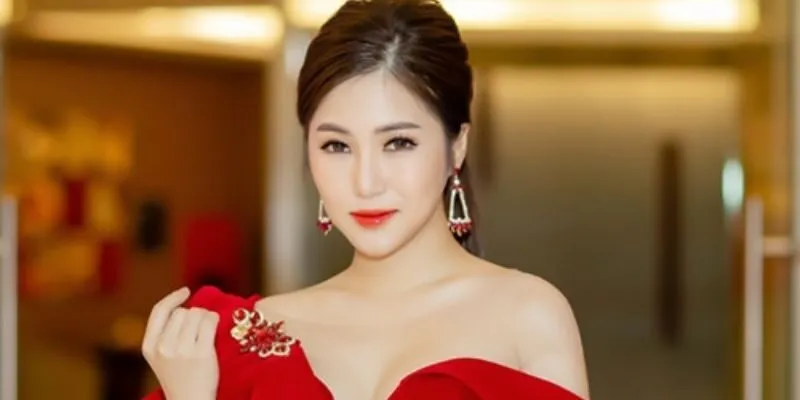 Tiểu sử ca sĩ Hương Tràm là ai?