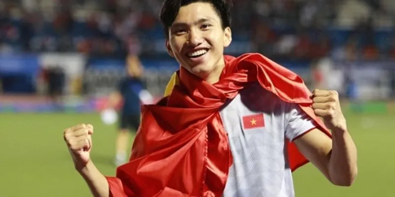 Tiểu sử cầu thủ Đoàn Văn Hậu