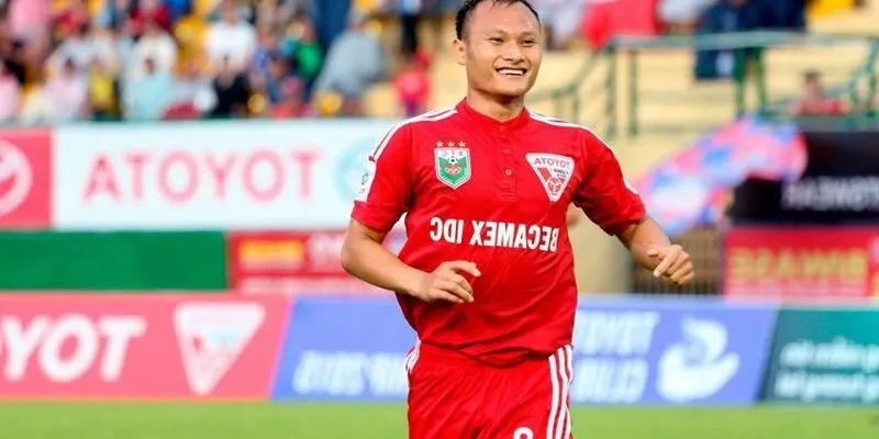 Tiểu sử cầu thủ Nguyễn Trọng Hoàng