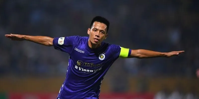 Tiểu sử cầu thủ Văn Quyết