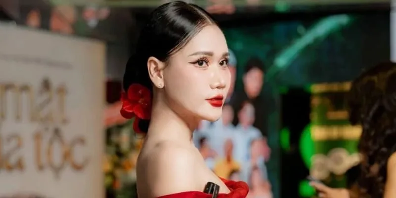 Tiểu sử người mẫu Lê Thúy